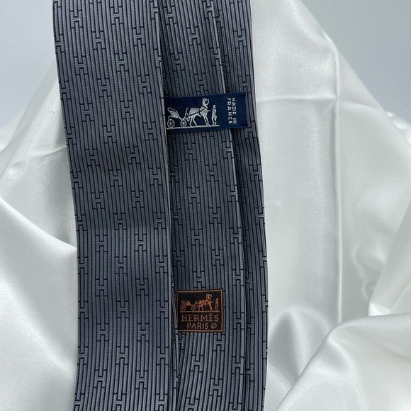 HERMES 100% Silk Tie Grey - Picture 3 of 4
